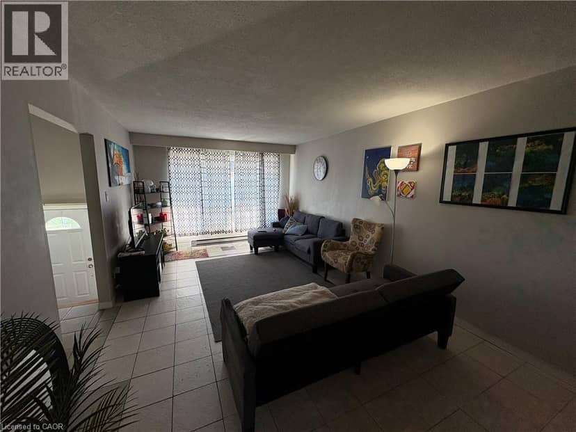 2380 BROMSGROVE Road Unit# 4 — photo 3 of 13