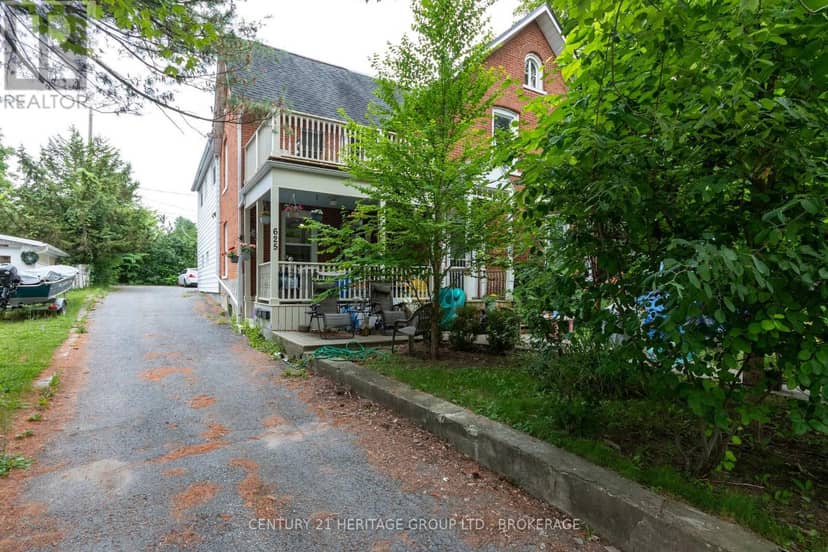 625 King Street W, Gananoque, photo 2