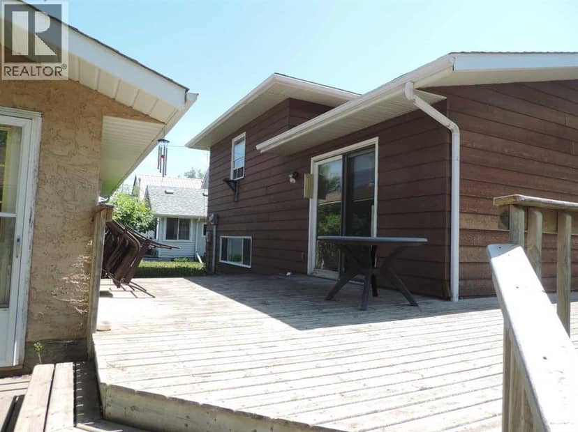 5042 51 Avenue — photo 32 of 36
