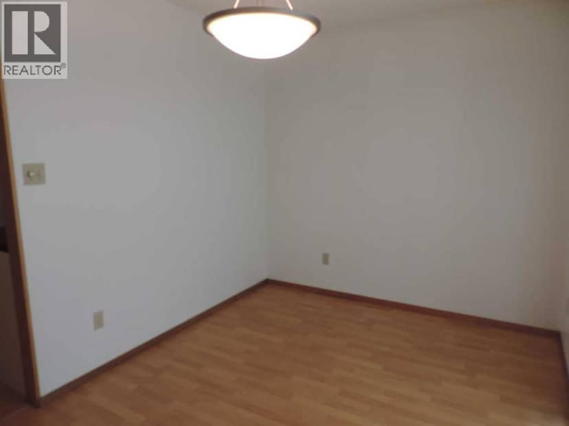 5042 51 Avenue — photo 14 of 36