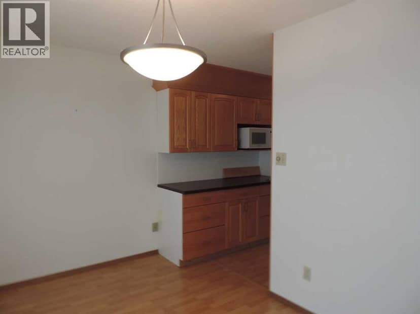 5042 51 Avenue — photo 15 of 36