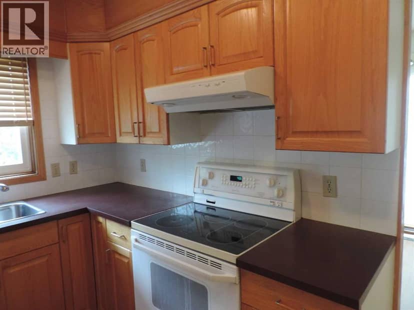 5042 51 Avenue, Rimbey, photo 4