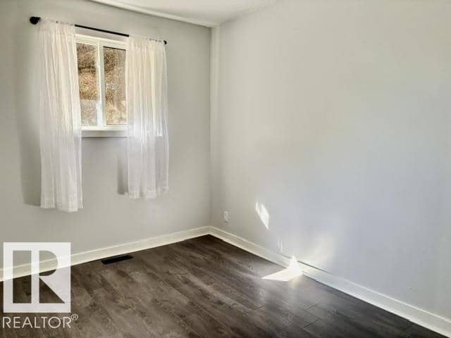 5614 50 ST — photo 14 of 34