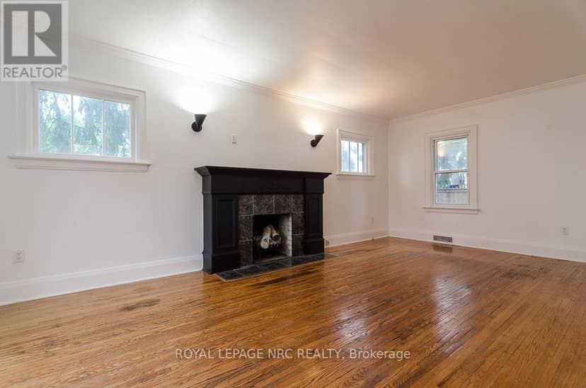 162 Aqueduct Street — photo 10 of 37