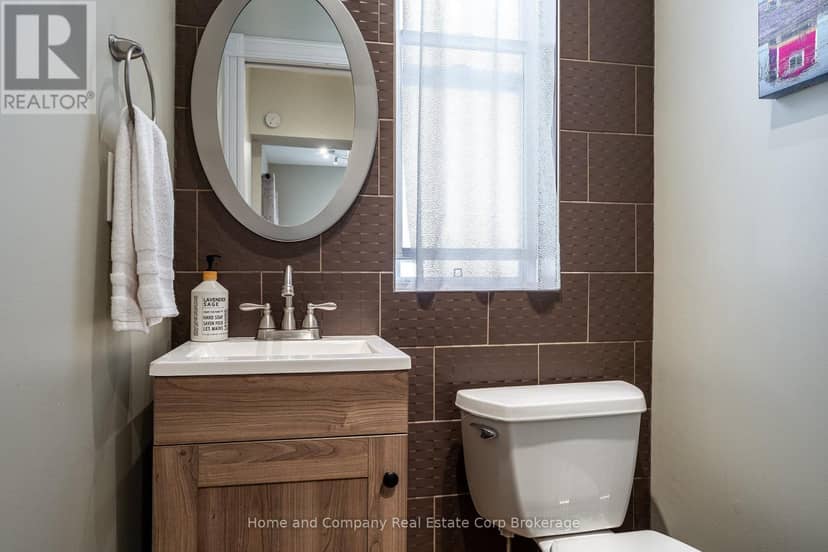 252 Albert Street — photo 25 of 40