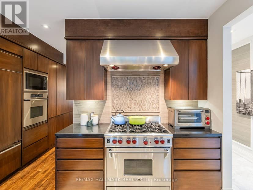 81 Macpherson Avenue — photo 10 of 40