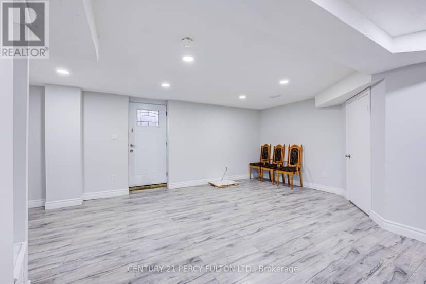 8 Sayor Drive — photo 39 of 40