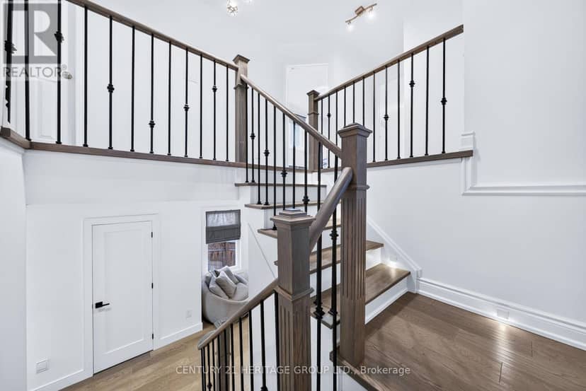 671 Walpole Crescent — photo 22 of 40