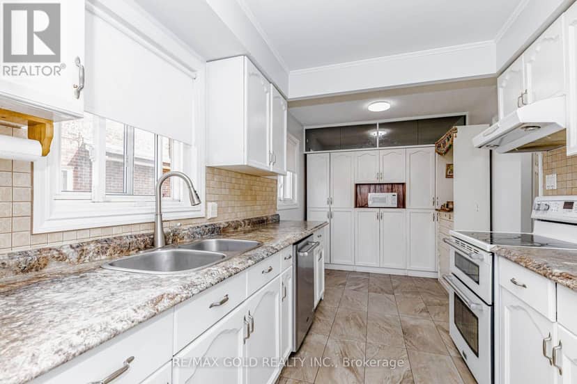 240 Simmons Boulevard — photo 11 of 40