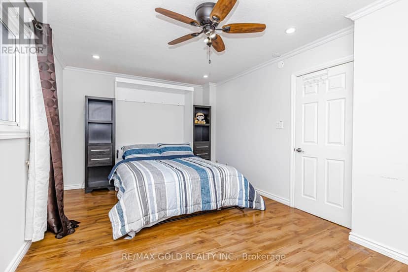 240 Simmons Boulevard — photo 18 of 40