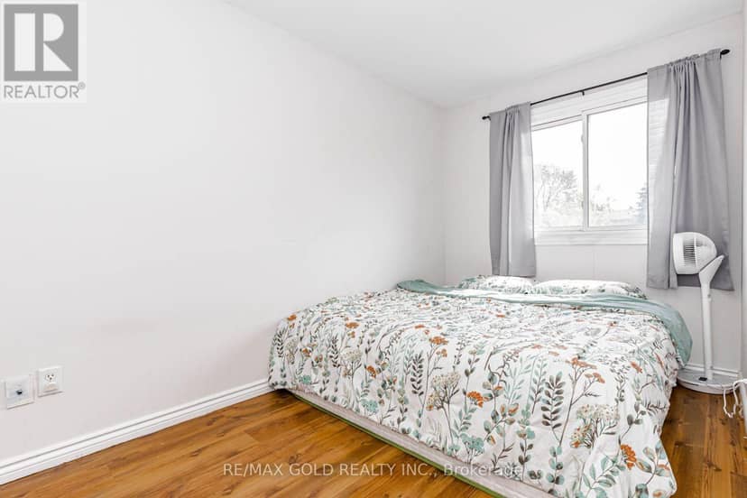 240 Simmons Boulevard — photo 21 of 40