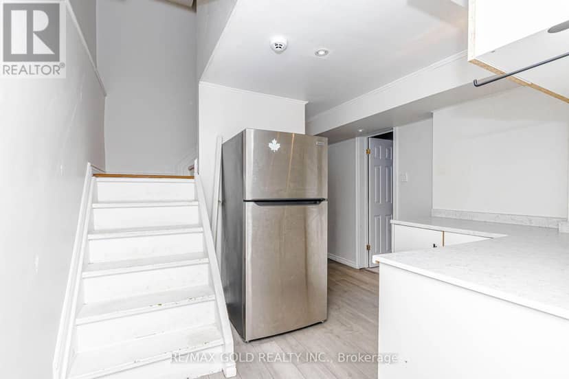 240 Simmons Boulevard — photo 26 of 40