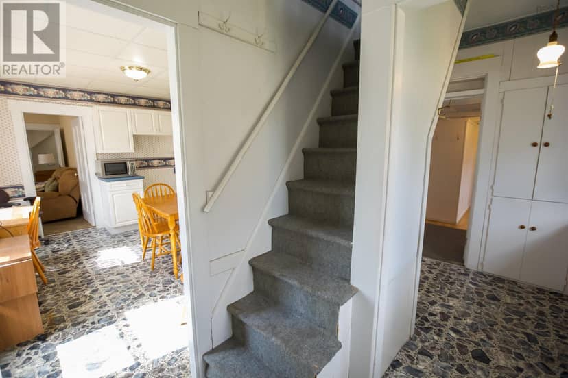 2559 Patrice Road — photo 4 of 40