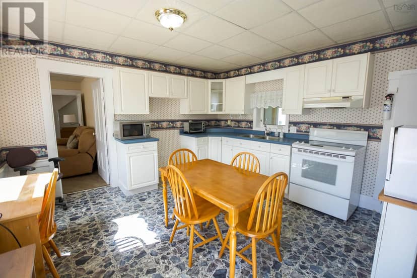 2559 Patrice Road — photo 6 of 40