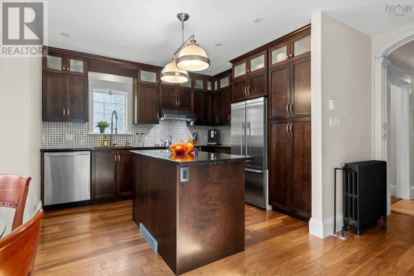 1646 Oxford Street — photo 19 of 40
