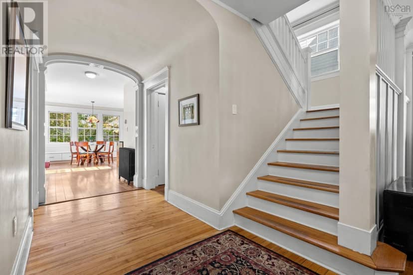 1646 Oxford Street — photo 14 of 40