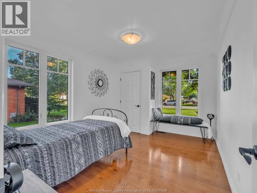 2730 Bouffard — photo 18 of 40