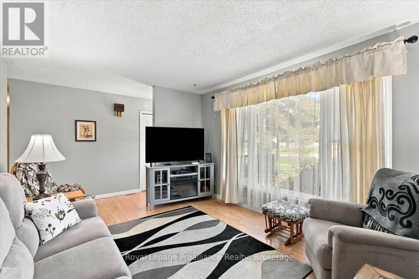 91 Chatterton Valley Crescent — photo 9 of 40