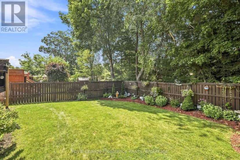 39 Lakewood Crescent — photo 16 of 40