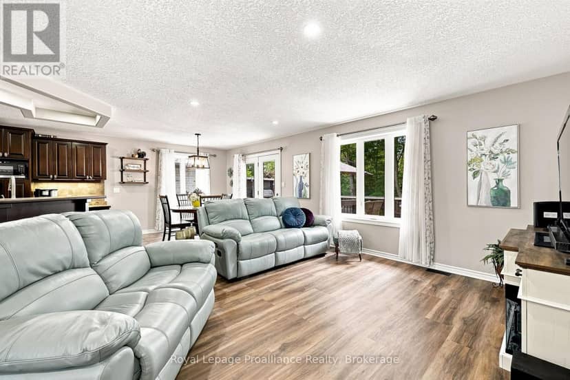 39 Lakewood Crescent — photo 18 of 40