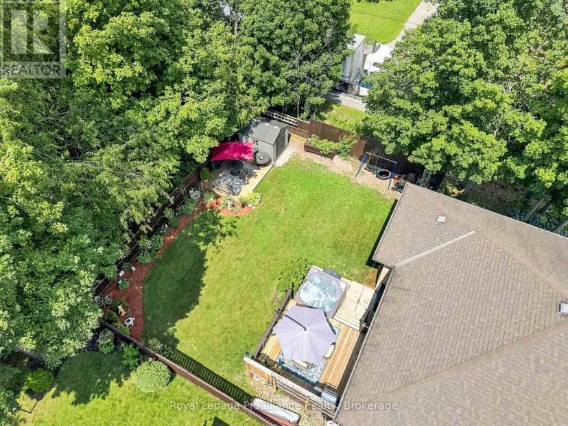 39 Lakewood Crescent — photo 4 of 40