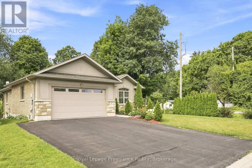 39 Lakewood Crescent — photo 5 of 40
