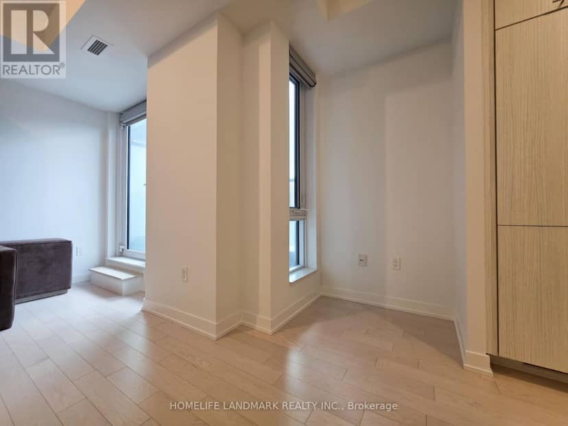 605 - 330 Richmond Street W — photo 9 of 26