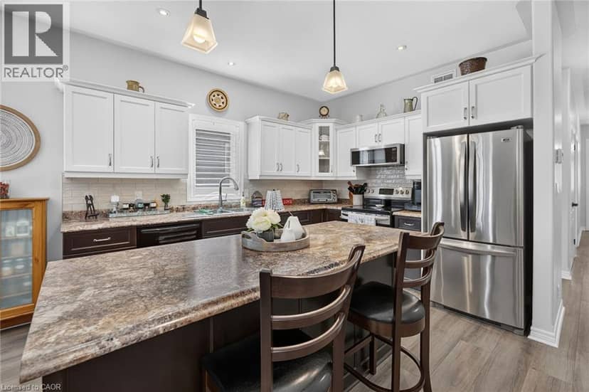 10 MACNEIL Court — photo 15 of 40