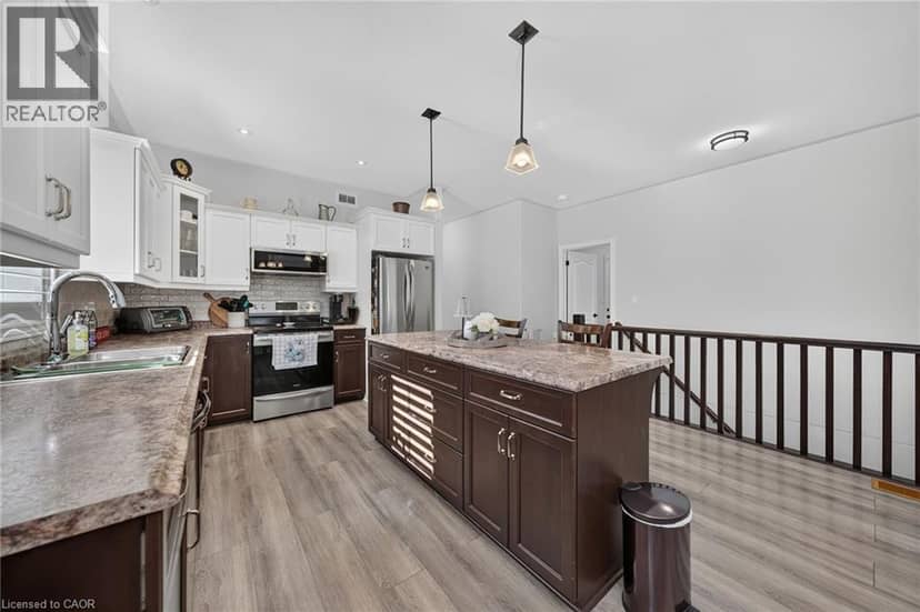 10 MACNEIL Court — photo 19 of 40