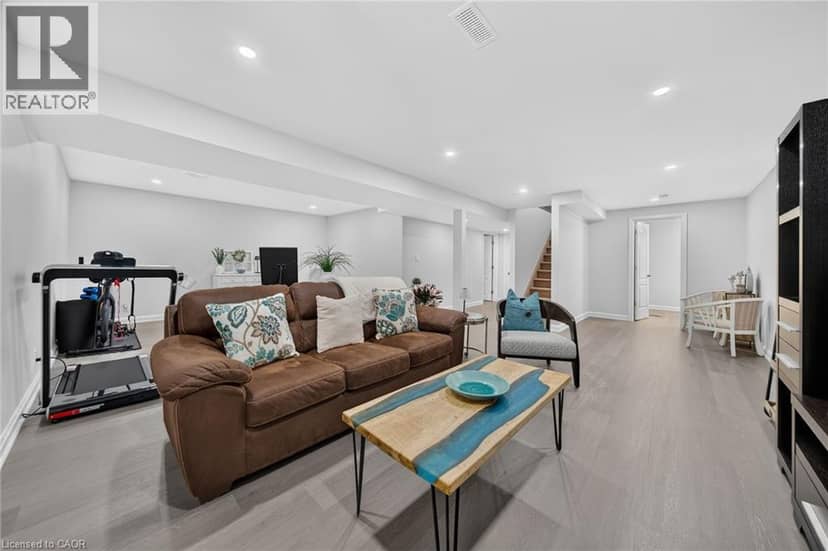 10 MACNEIL Court — photo 35 of 40