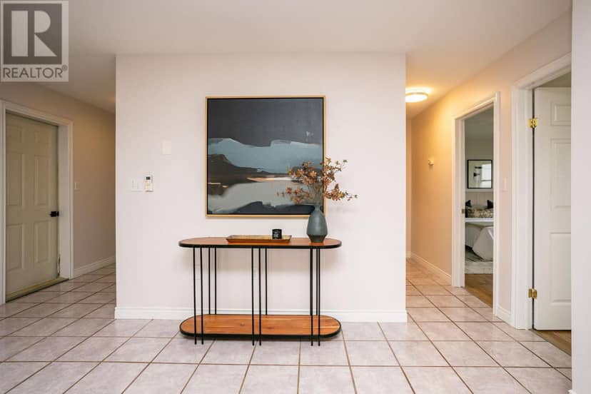 33 Holland Drive — photo 18 of 36