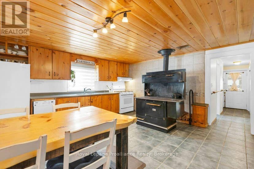 369 5th Concession Rd S Road — photo 9 of 31
