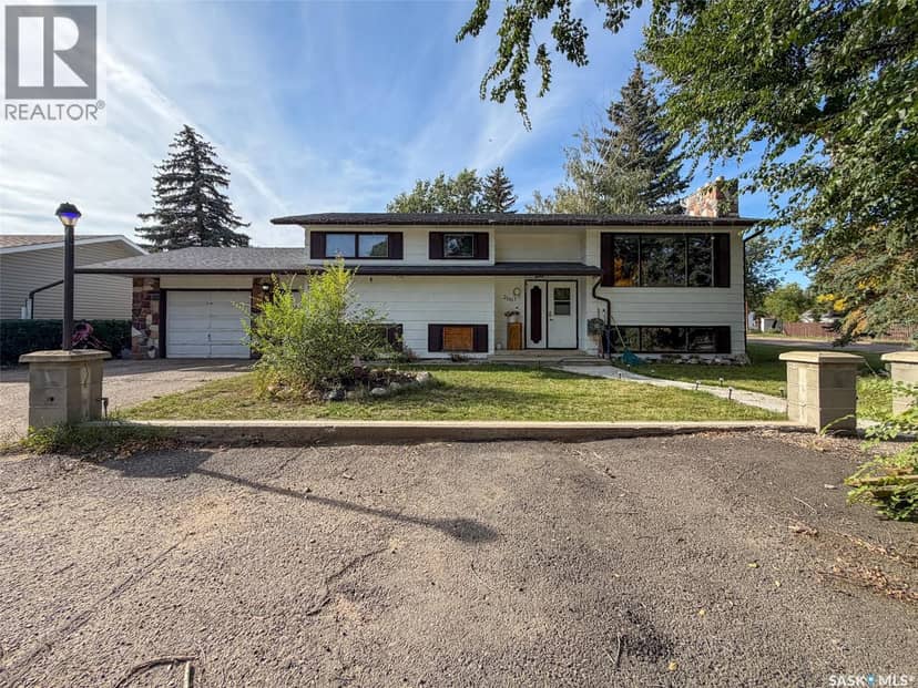 200 3rd STREET E, Ponteix, photo 2