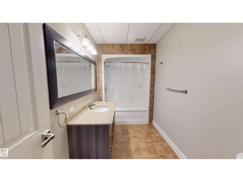 3809 52 AV — photo 40 of 40
