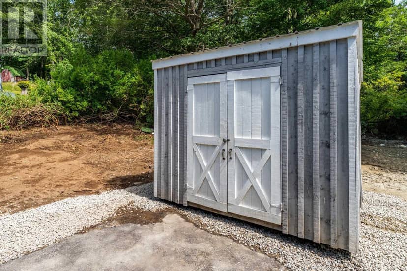 18 Maple Drive — photo 15 of 40