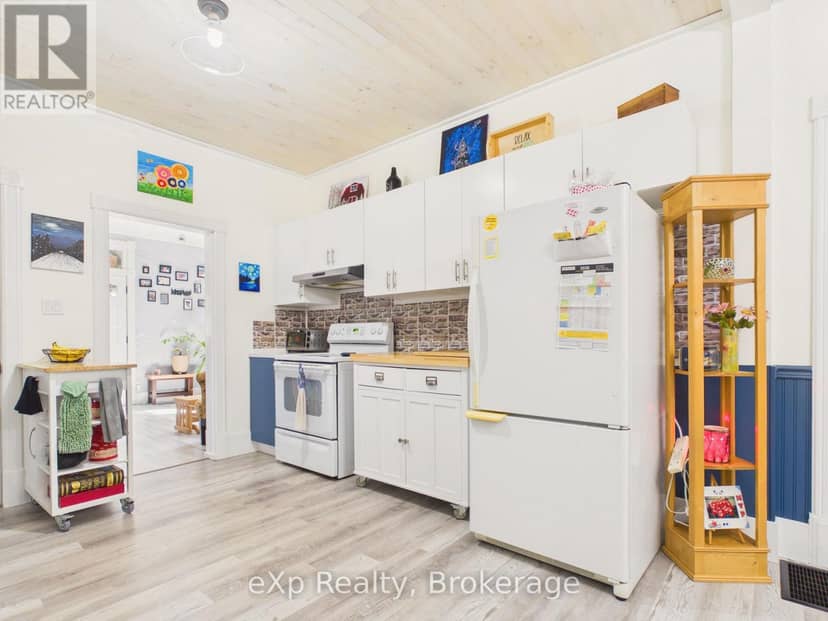 386 6th Avenue — photo 16 of 36
