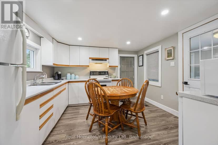 320 Garafraxa Street E — photo 13 of 40