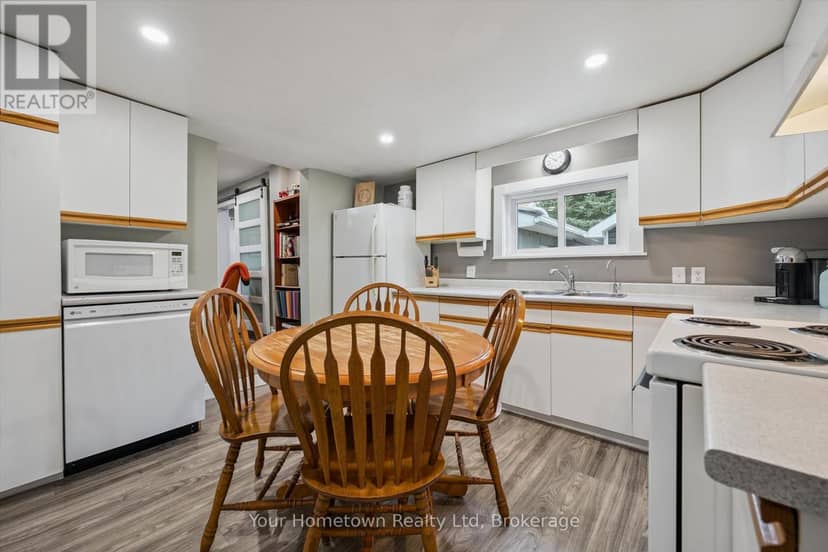 320 Garafraxa Street E — photo 15 of 40