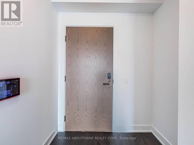 2208 - 30 Inn On The Park Drive, Toronto, photo 7