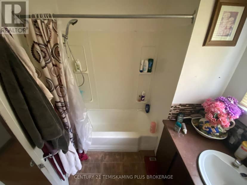 120 Paget Street — photo 9 of 40