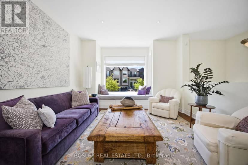 17 Matthew Court, Toronto, photo 2