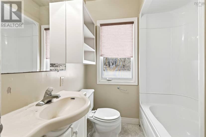 10 West Caledonia Road — photo 15 of 23