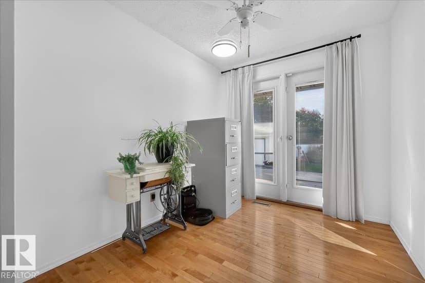 5104 53 ST — photo 19 of 40