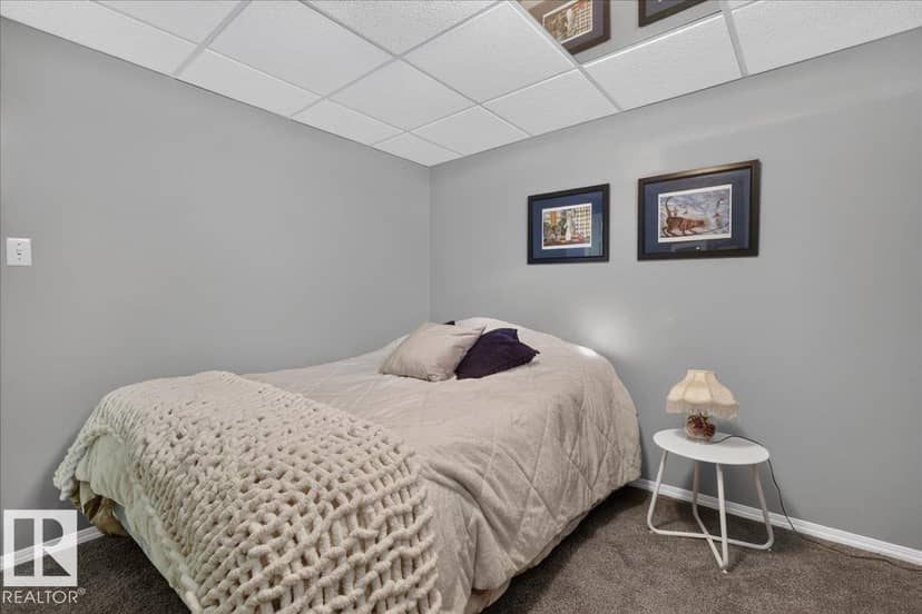 5104 53 ST — photo 37 of 40