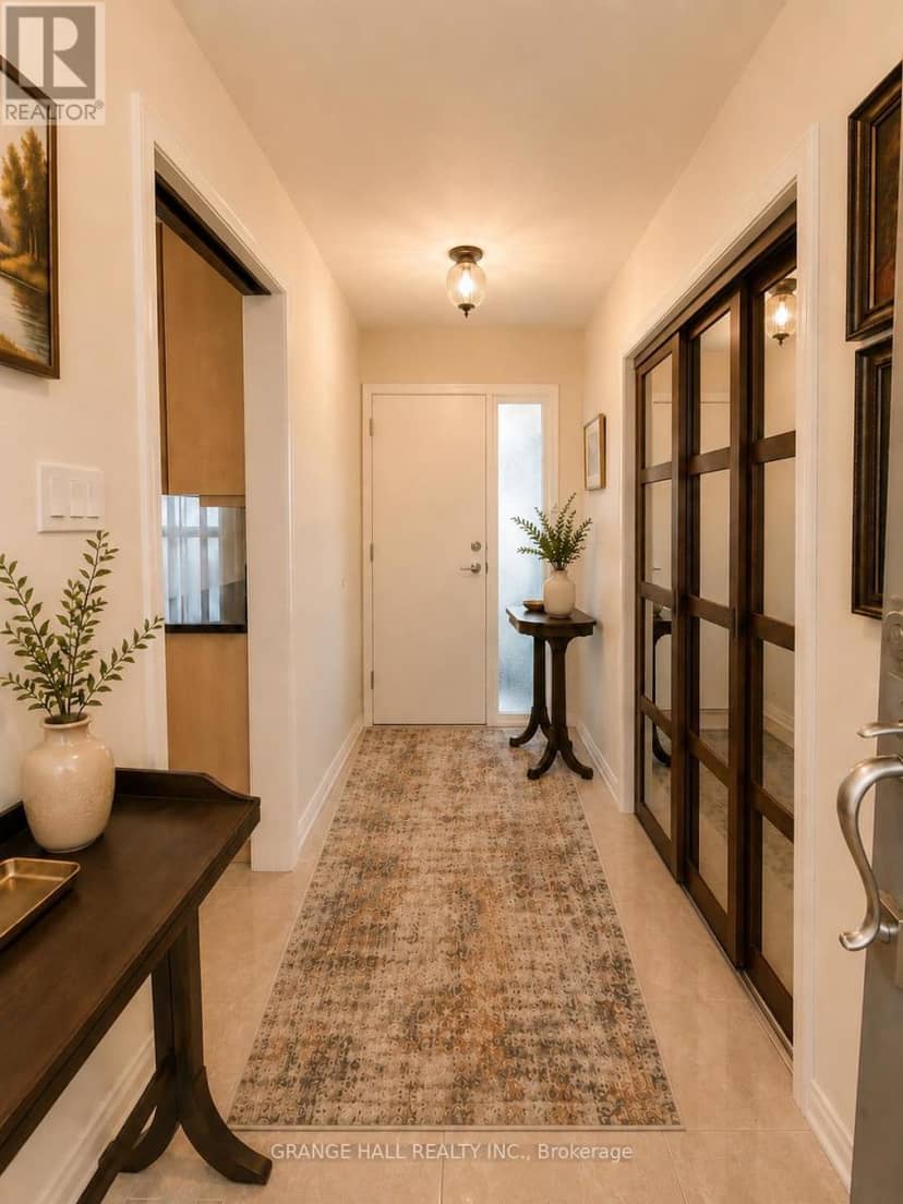 210 Lloyd Manor Road, Toronto, photo 5