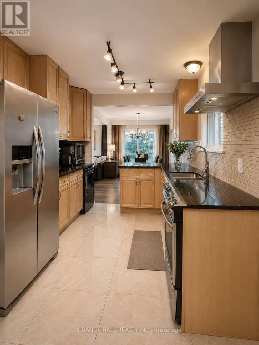 210 Lloyd Manor Road, Toronto, photo 7