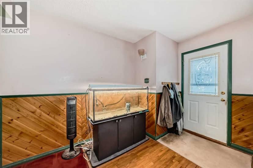 2622 42 Street SE — photo 9 of 40