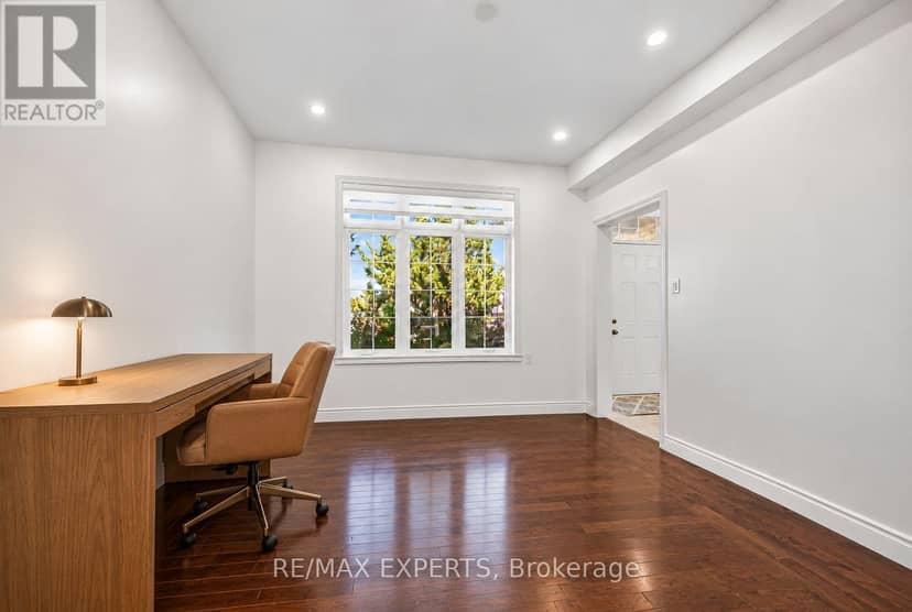 936 Talisman Crescent — photo 4 of 33