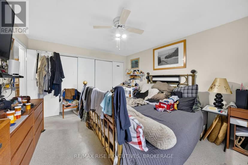 33 Montgomery Boulevard — photo 11 of 40