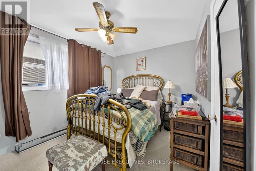 33 Montgomery Boulevard — photo 12 of 40